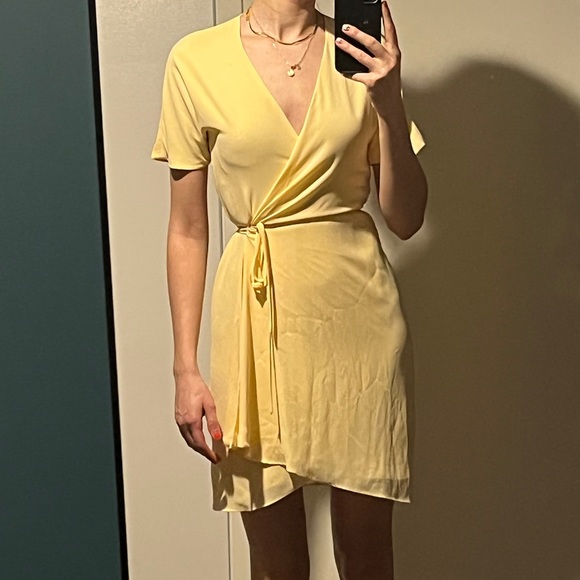 Aritzia pale yellow wrap dress - Picture 1 of 3